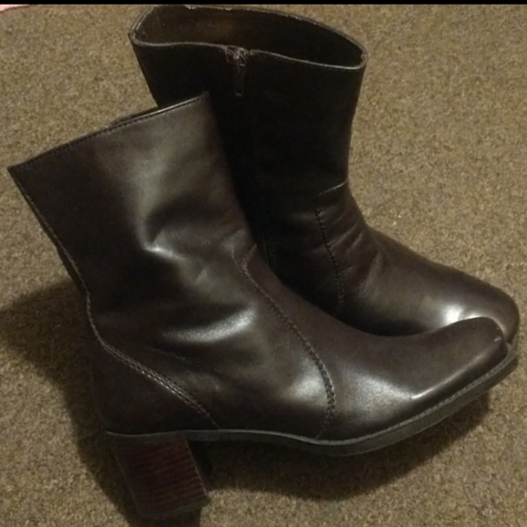 Bandolino NOVEMBRE Leather High Heeled Ankle Booties Fall Fashion Block Heels - Picture 15 of 15